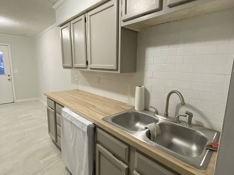 1st image of 938 Coarsey Dr