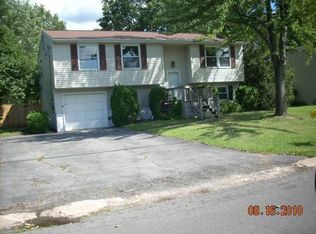 7410 Farmstead Rd, Liverpool, NY 13088