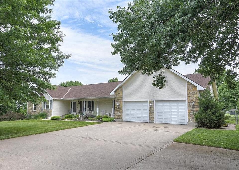 1st image of 15232 Stoneridge Dr