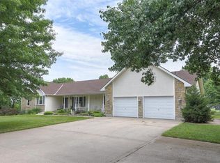 15232 Stoneridge Dr, Basehor, KS 66007