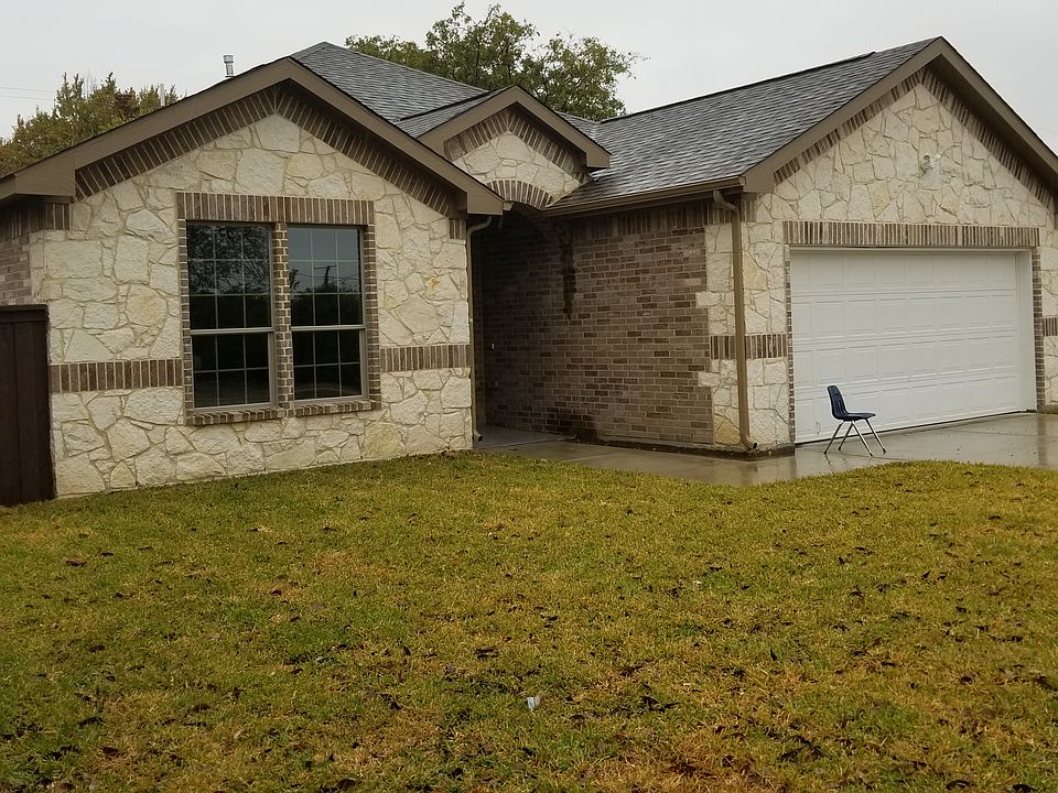 1st image of 207 SE 12th St