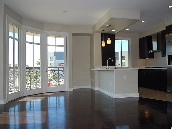 3rd image of 360 Caruso Ave
