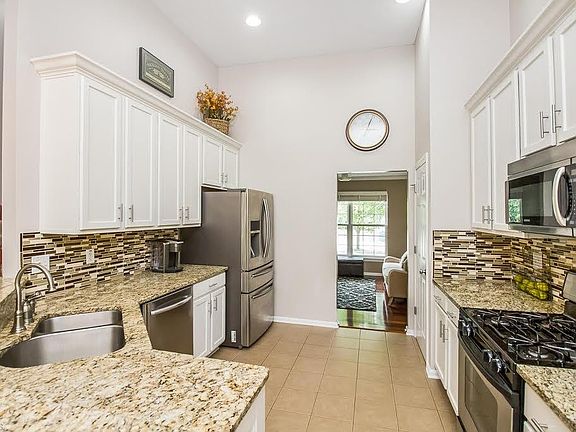 5th image of 32828 Elm Dr
