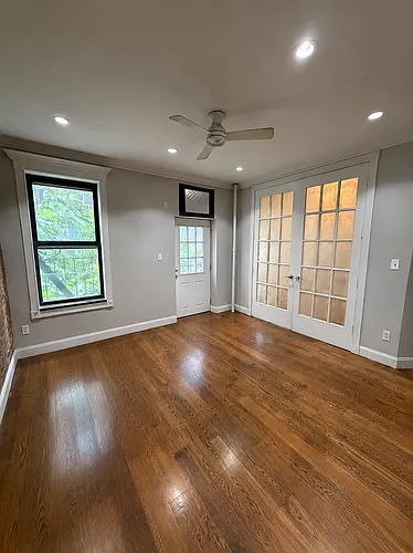340 E 18th St #3D Photo 1