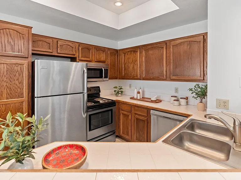 1017 E Maryland Ave #213 — Photo 10