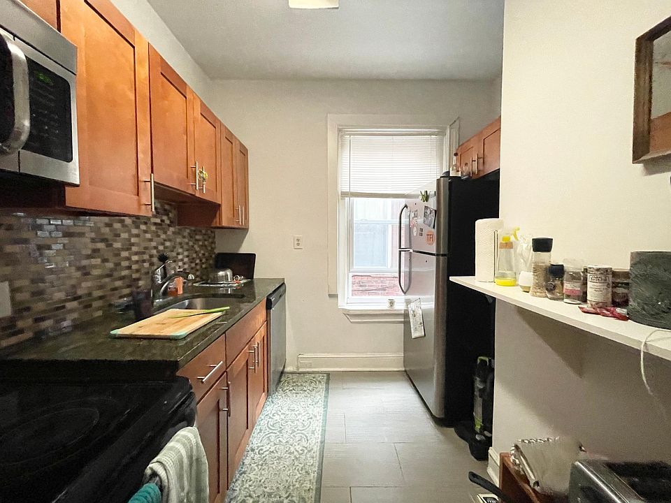 1st image of 222 Buckingham Pl #3R