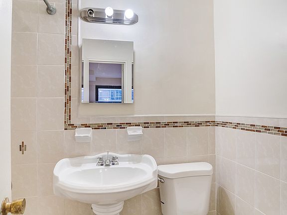 3rd image of 399 E 72nd St APT 17C