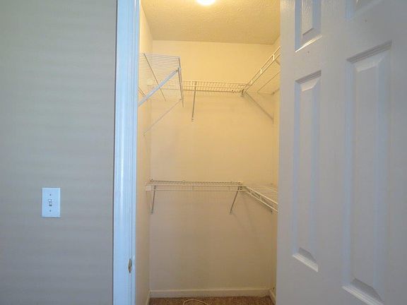 3rd image of 37 Wilshire Dr