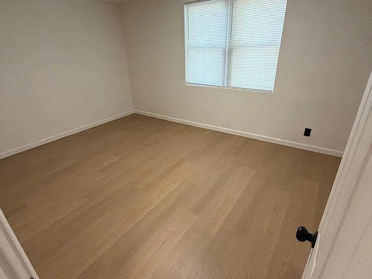 1304 Browning St — Photo 8