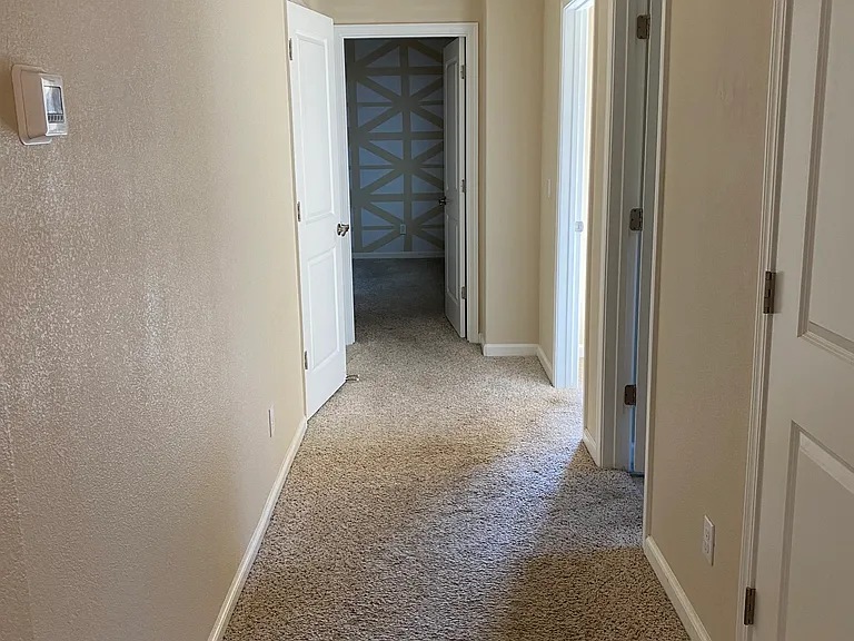639 Livingston Ave — Photo 11
