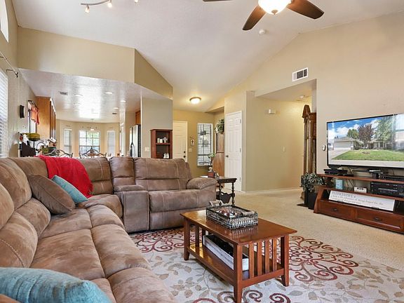 5th image of 667 Pestana Dr