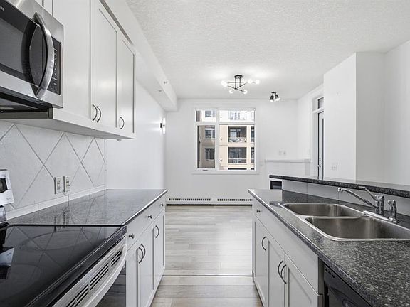 3rd image of 930 S Centre Ave NE #438