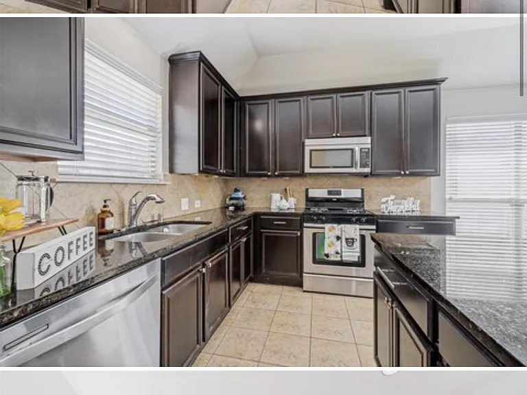 1701 Sparrow Ln — Photo 4