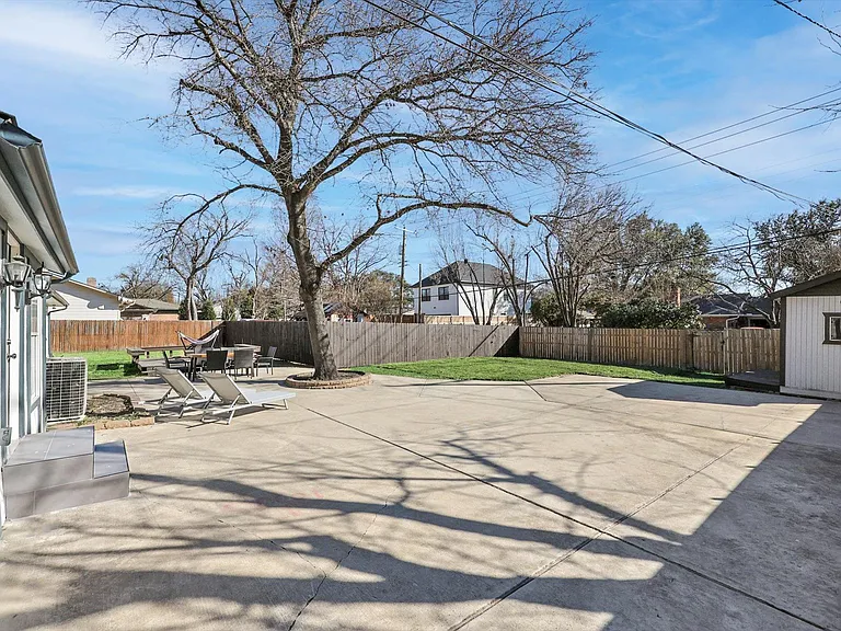 3544 Northaven Rd — Photo 36
