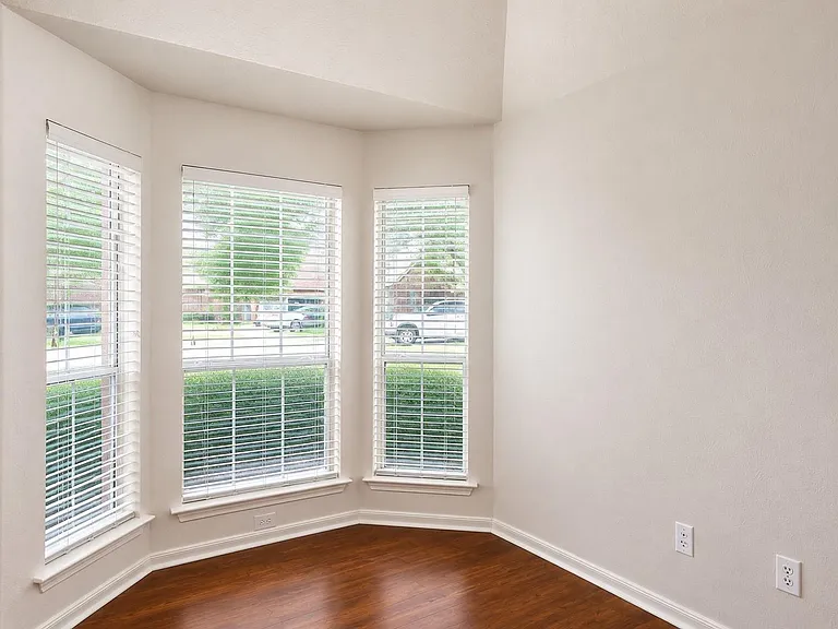 20410 Nelva Park Ct — Photo 10