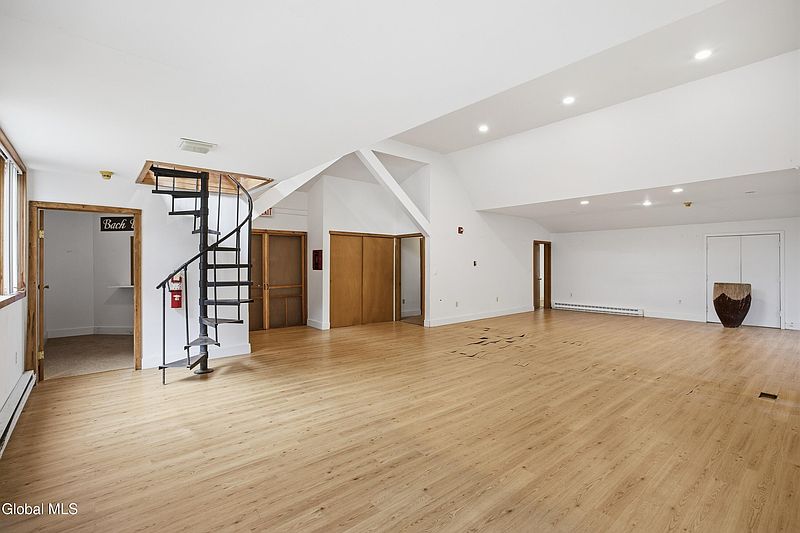 5th image of 175 Wilton Road