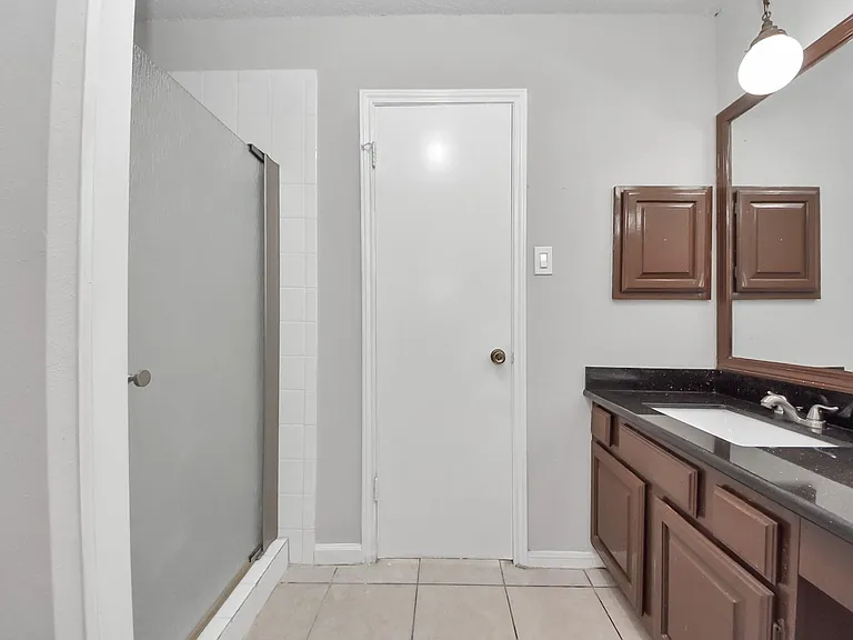 1911 Hammerwood Dr — Photo 32