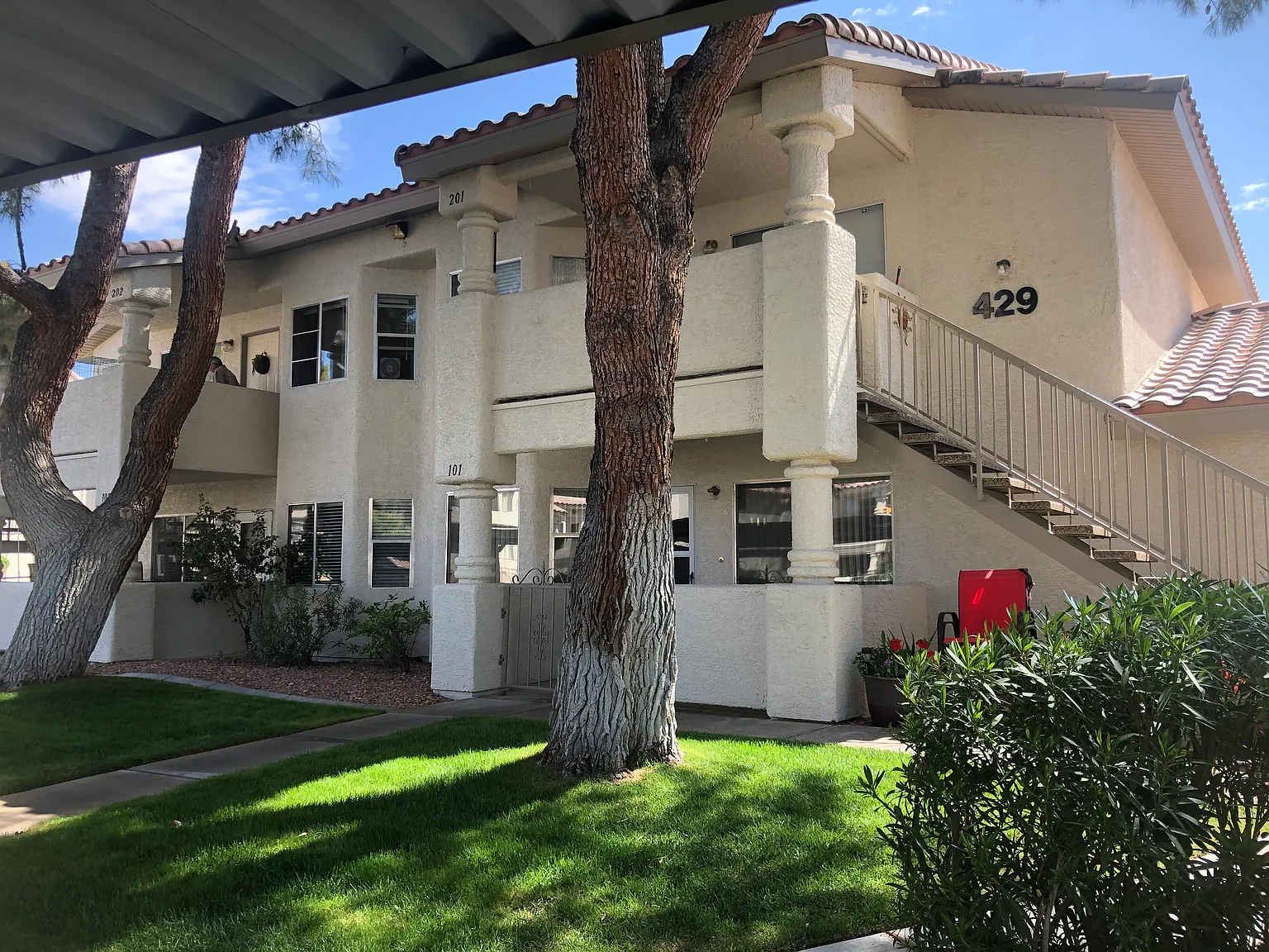 2 bed, 996 sqft, $1,100 — Photo 2