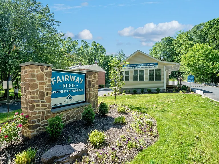 Fairway Ridge Apartments and Townhomes — Photo 1