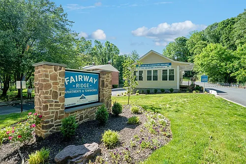 Fairway Ridge Apartments and Townhomes Photo 1
