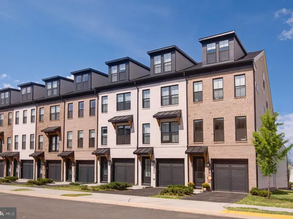 22892 Tawny Pine Sq, Ashburn, VA 20148