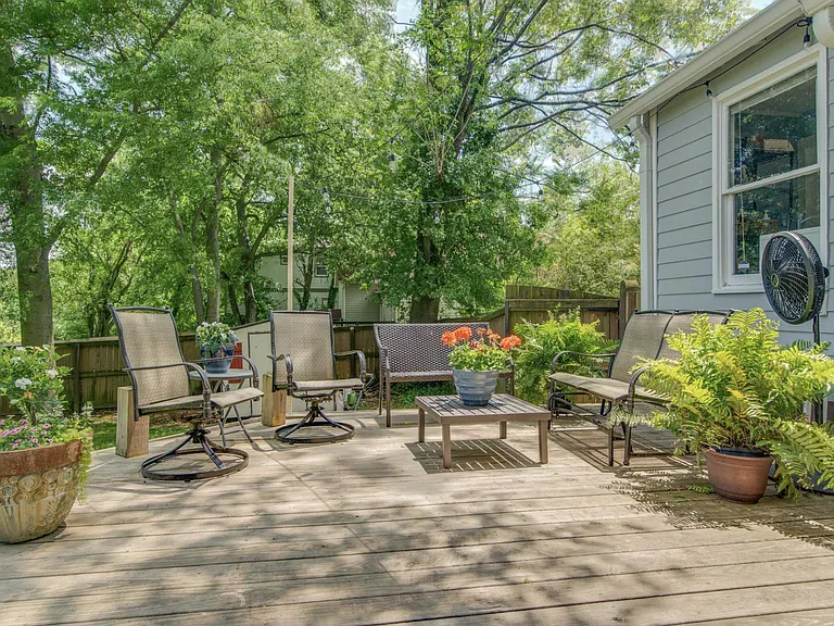622 Benton Ave — Photo 13