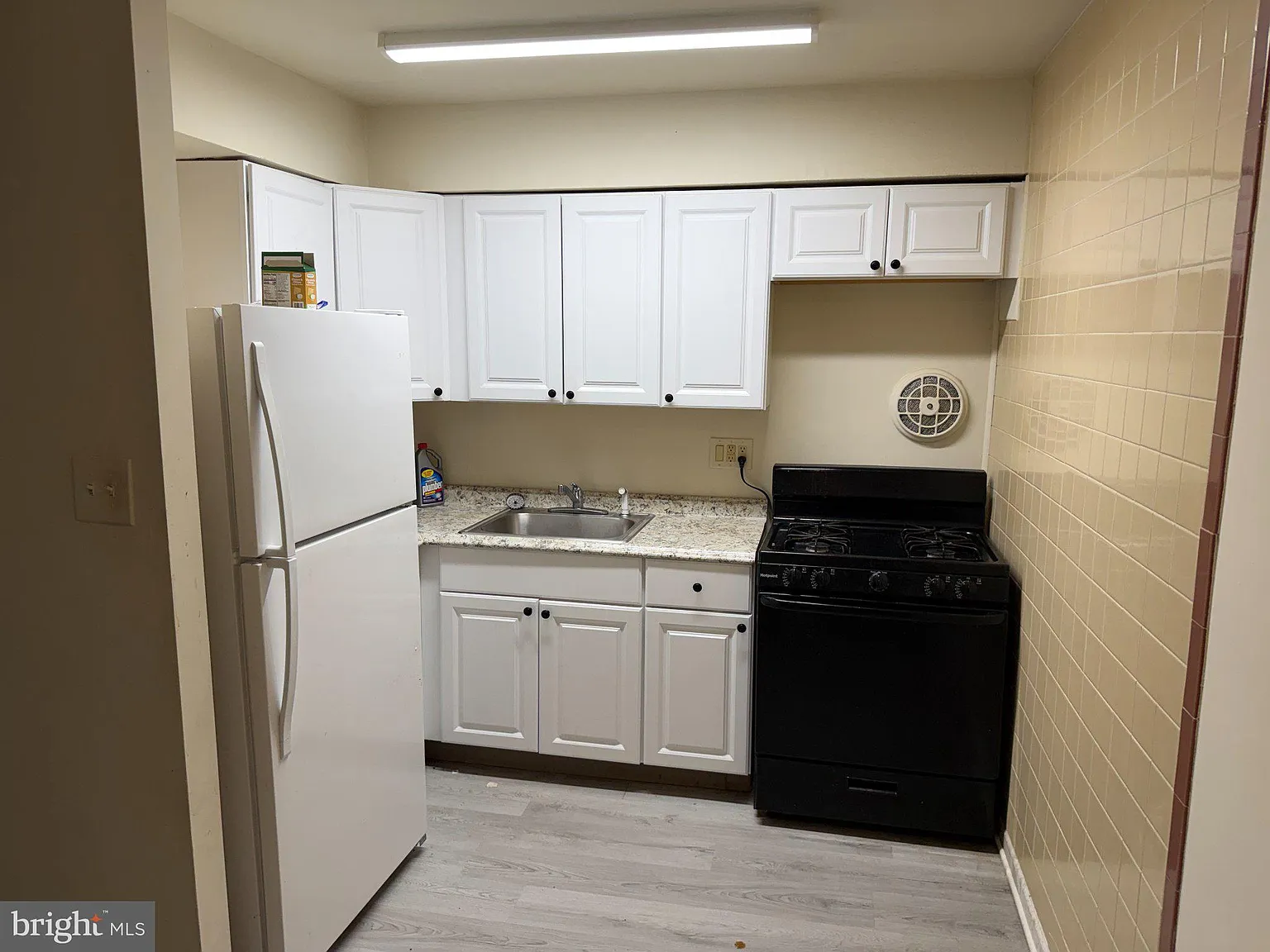 2 bed, 1.0 bath, $1,150 — Photo 2