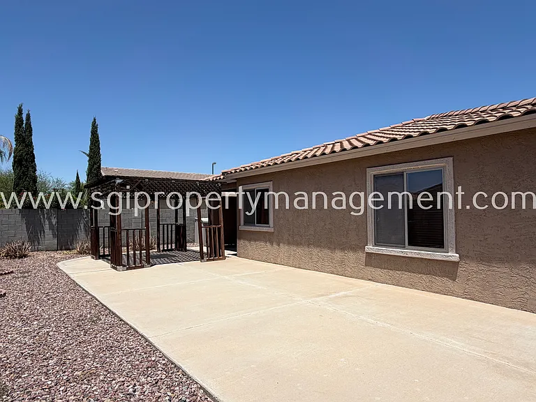 1243 E Walnut Rd — Photo 16