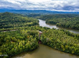 104 Pineview Ln, Vonore, TN 37885