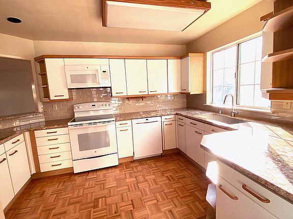 3rd image of 173 Sierra Vista Ave APT 17