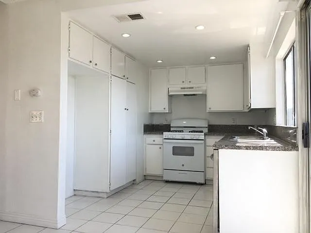 3 bed, 1280 sqft, $2,800 — Photo 4
