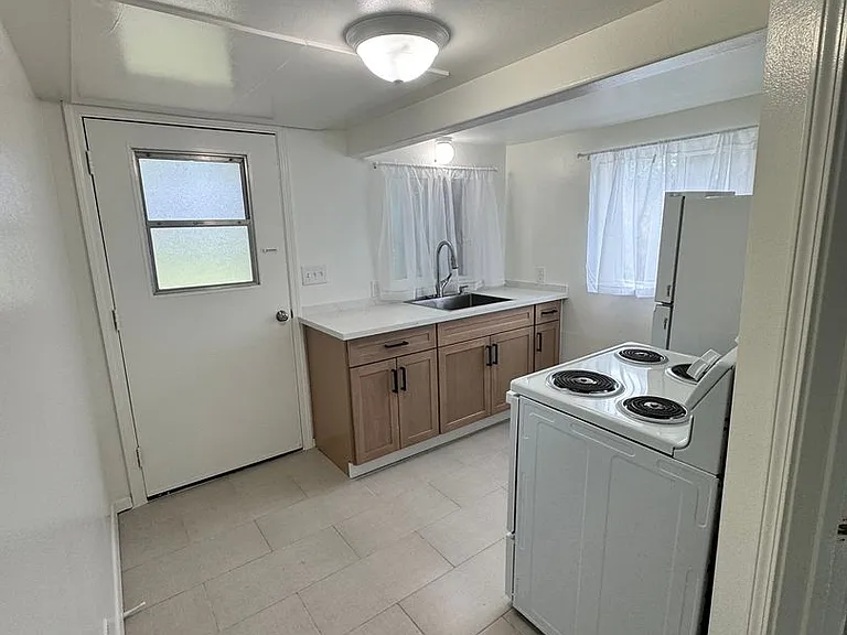 1521B Kinoole St — Photo 17