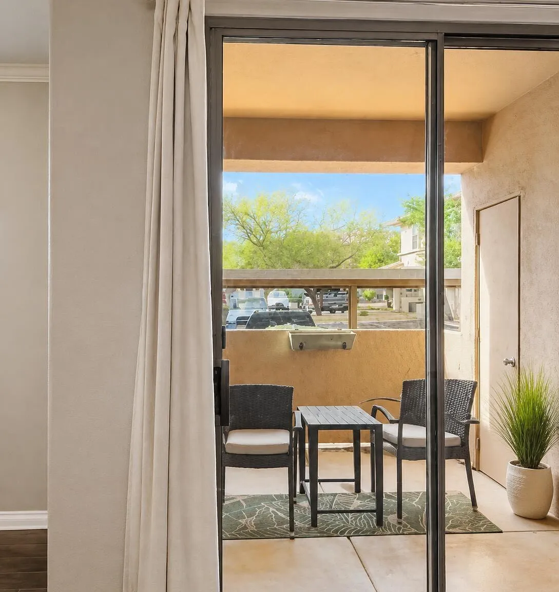 1 bed, 1.0 bath, 828 sqft, $1,950 — Photo 3