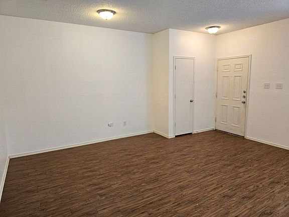 3rd image of 969 Fenway Ln