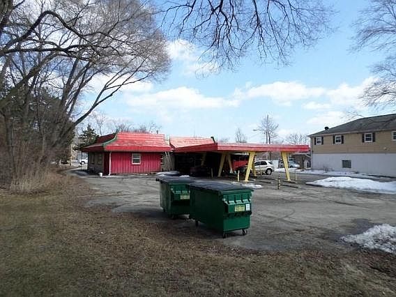 4th image of 305 N Main St