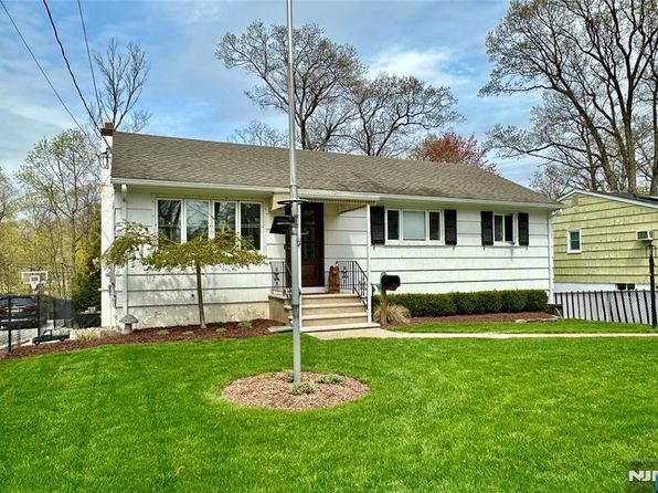 113 Seminole Ave, Oakland, NJ 07436