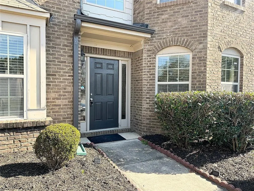 5 bed, 3.0 bath, 2587 sqft, $2,800 — Photo 3
