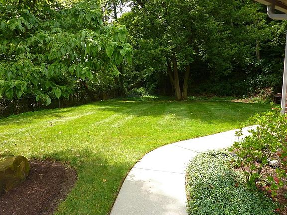 3rd image of 1599 Bryn Mawr Dr