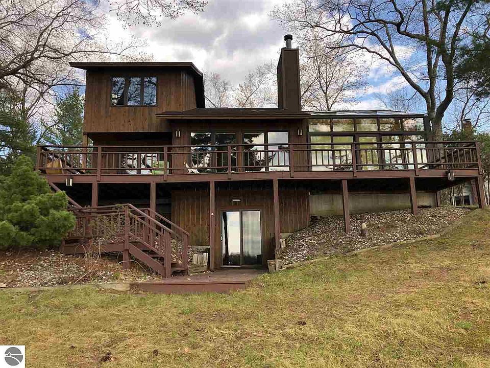 1st image of 3076 Greenwood Dr