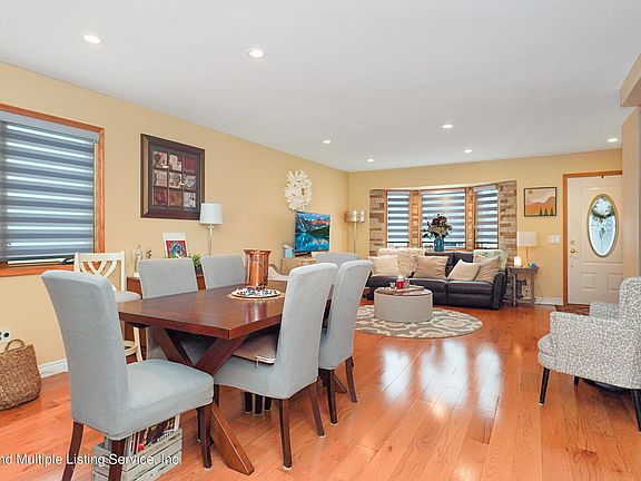 4th image of 36 Boyce Ave