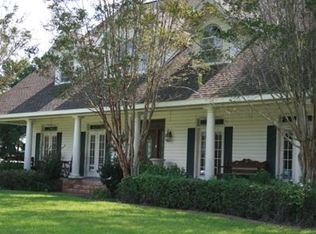 850 Paradise Rd, Pineville, LA 71405