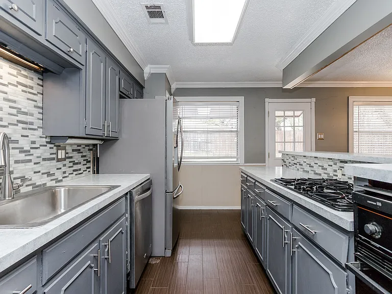 2517 Rosewood Dr — Photo 15