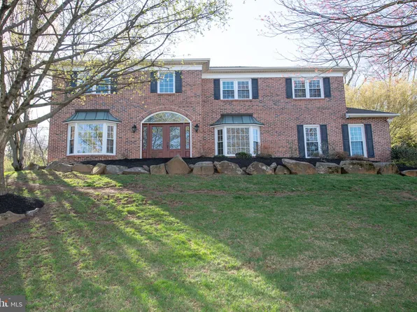 525 Caddy Dr, Doylestown, PA 18901