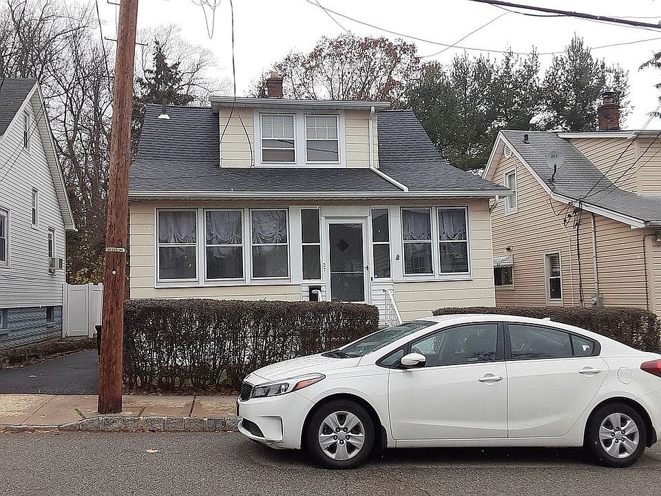 1st image of 27 Park Dr N