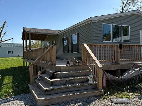 27089 Sunset Dr, Clinton, MO 64735