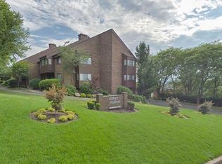 227 Indian Hollow Ct, Mahwah, NJ 07430