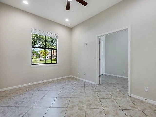 3425 Siena Cir — Photo 19