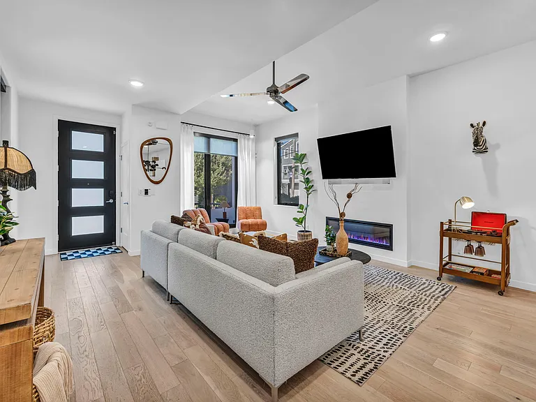 805 Brayton Ave — Photo 4