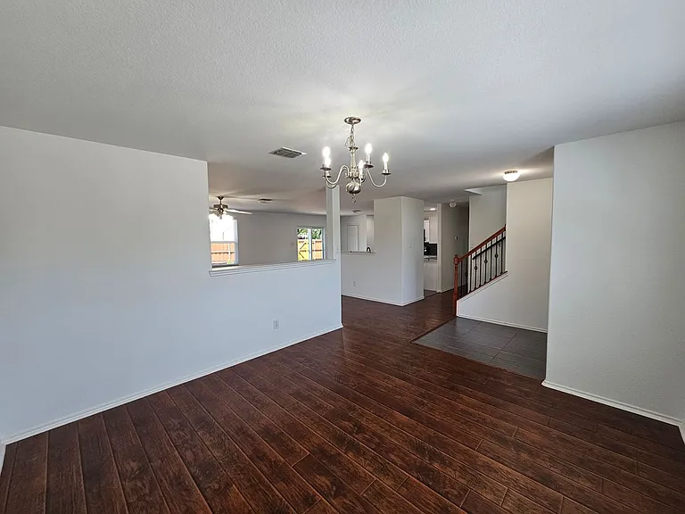 902 Fleming St — Photo 5