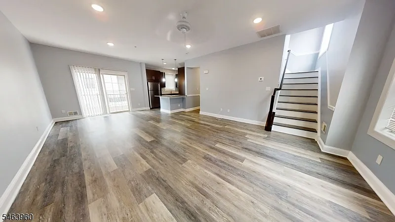 2 bed, 2.5 bath, 2050 sqft, $3,250 — Photo 4